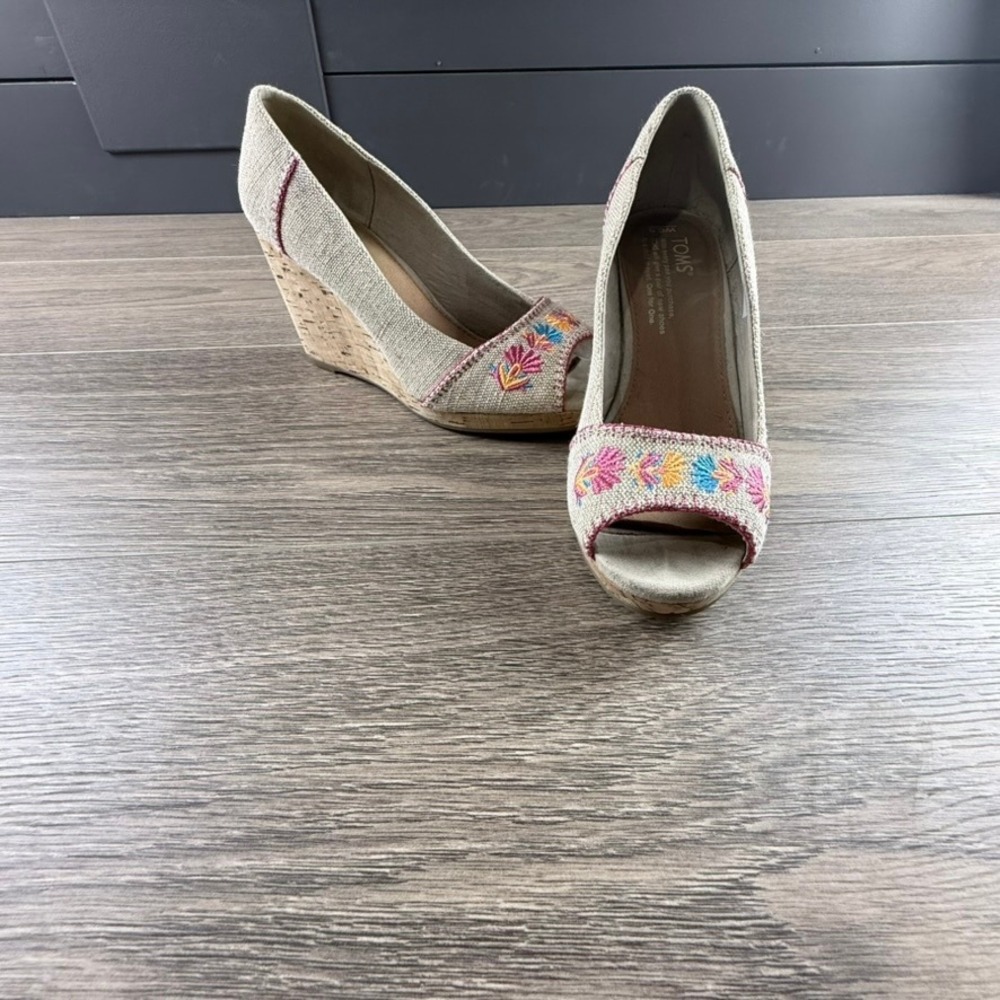 TOMS Womens Natural Canvas Peep Toe Cork Wedge Embroidered Flowers 6.5
